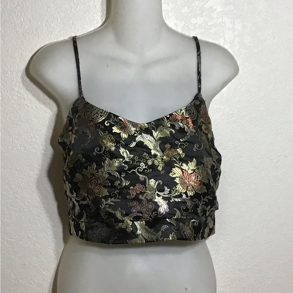 POLLY & ESTHER TOP SATIN FLORAL I PUT MEASUREMENTS IN PHOTOS IT DOESN’T SIZE.